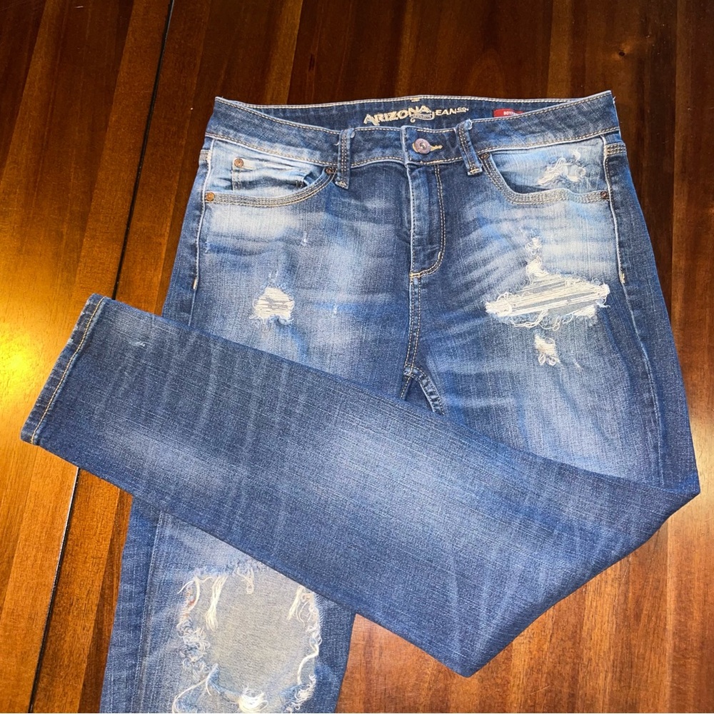 Arizona Jean Co Distressed Jeans! Boyfriend Cut!